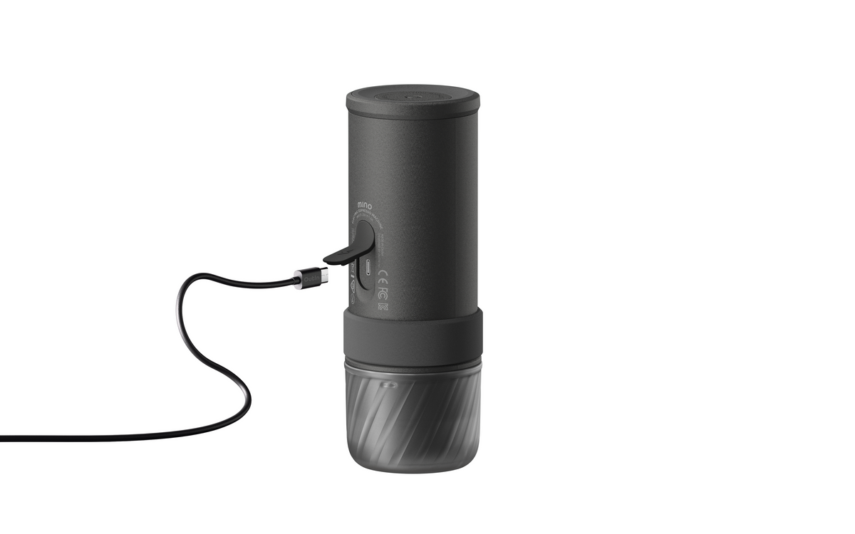 OutIn Mino portable espresso machine in Space Gray