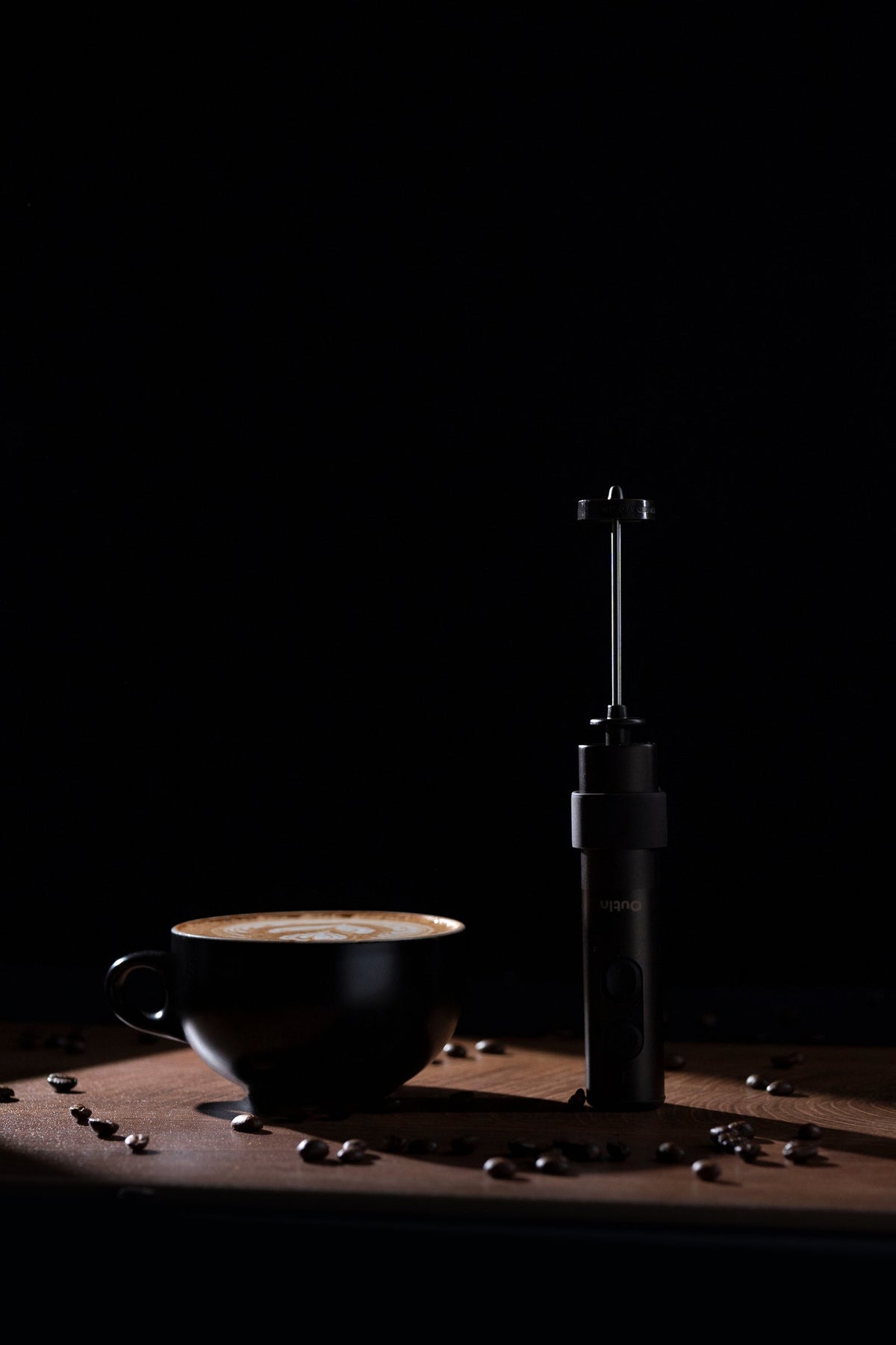 OutIn LattoGo milk frother with a latte